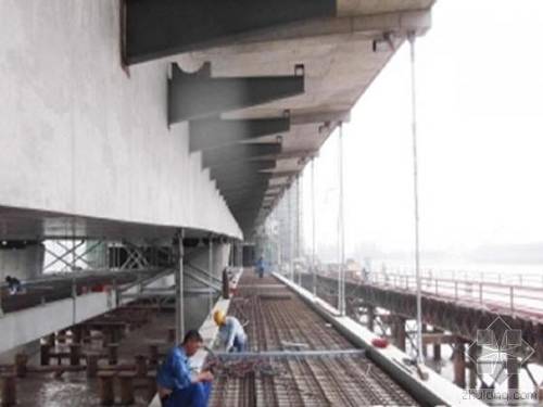 万福大桥下层车道施工现场